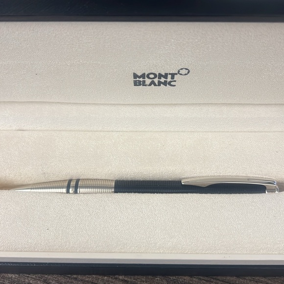 Mont Blanc Starwalker Pen - Picture 3 of 5